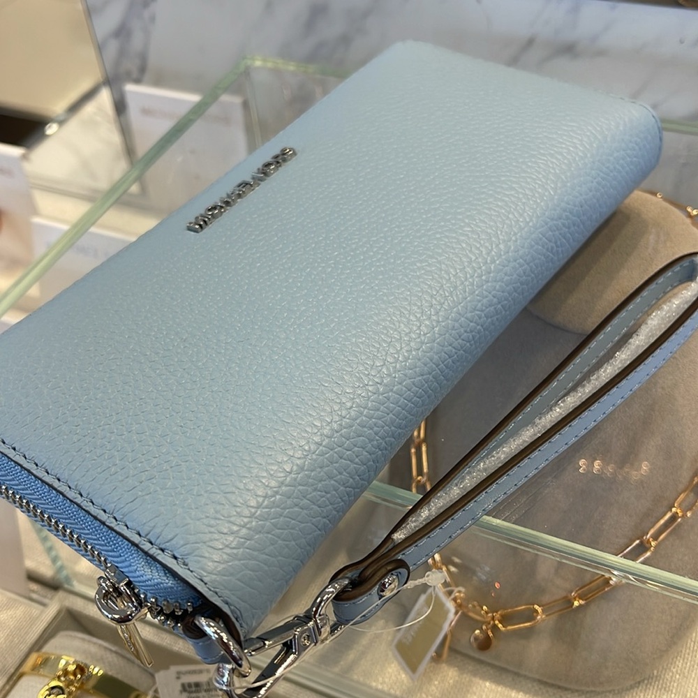 MICHAEL KORS Large Pebbled Leather Continental Wallet Wristlet Phone Holder
NWT - Picture 10 of 16